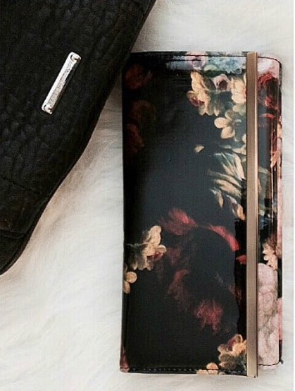 Whats In My Bag + 5 Tips For a Lighter More Organized Purse