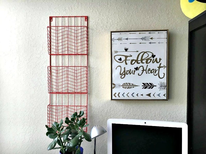 DIY Chalkboard Surface Desk For Back To School