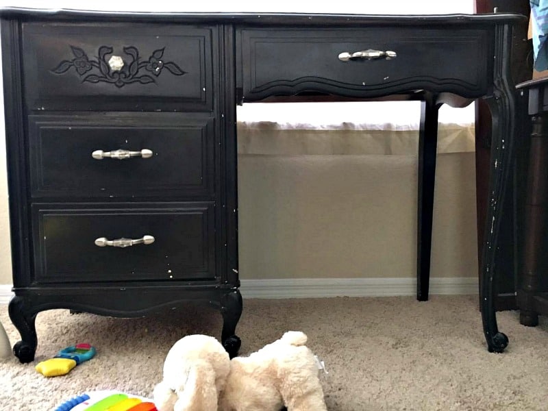 DIY Chalkboard Surface Desk For Back To School