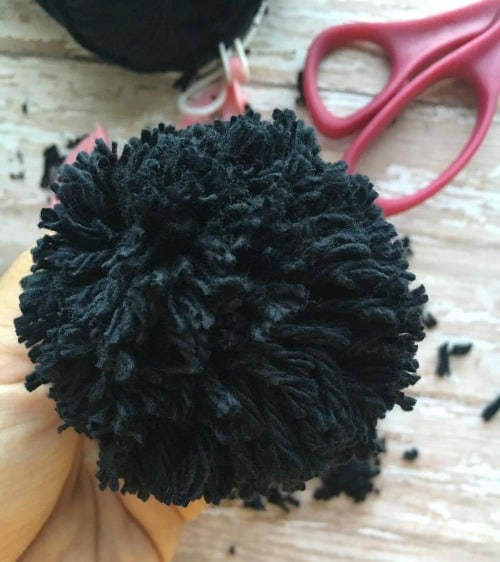 DIY Pom Pom Halloween Decorations