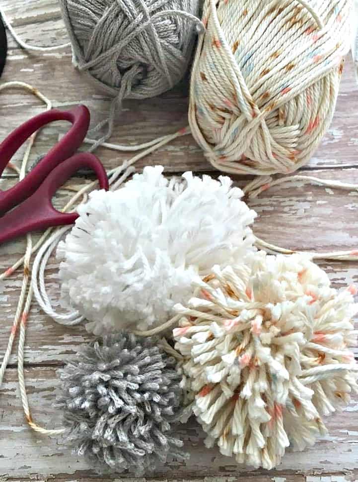 DIY Pom Pom Keychain