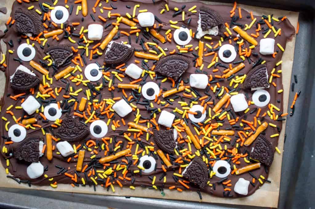 Easy To Make Halloween Bark