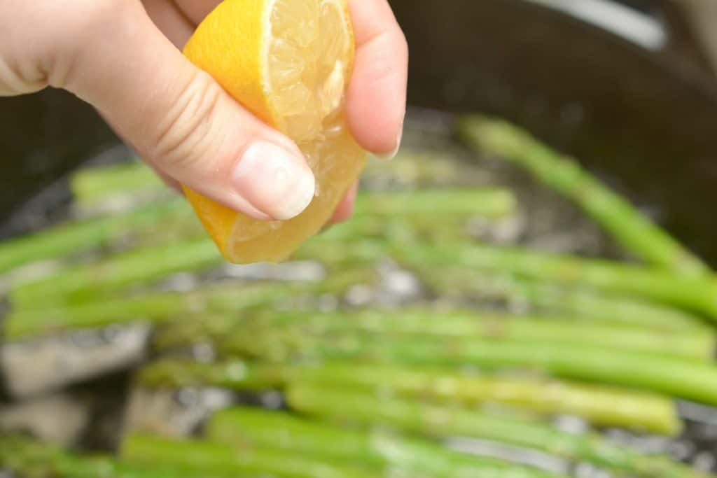 Keto Asparagus Almondine