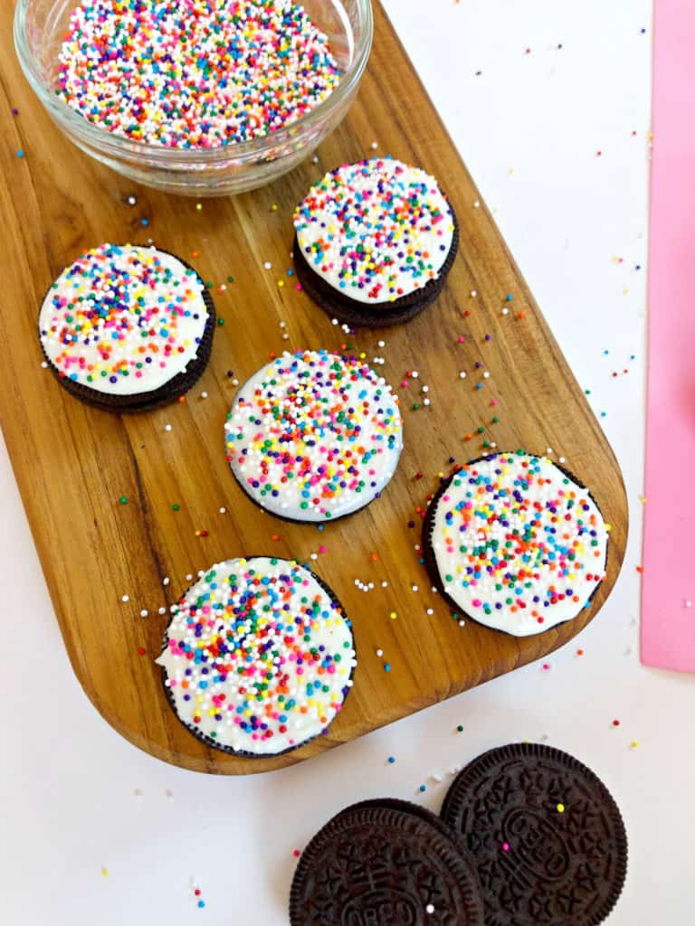 Chocolate Dipped Oreo Cookies - Stylish Cravings