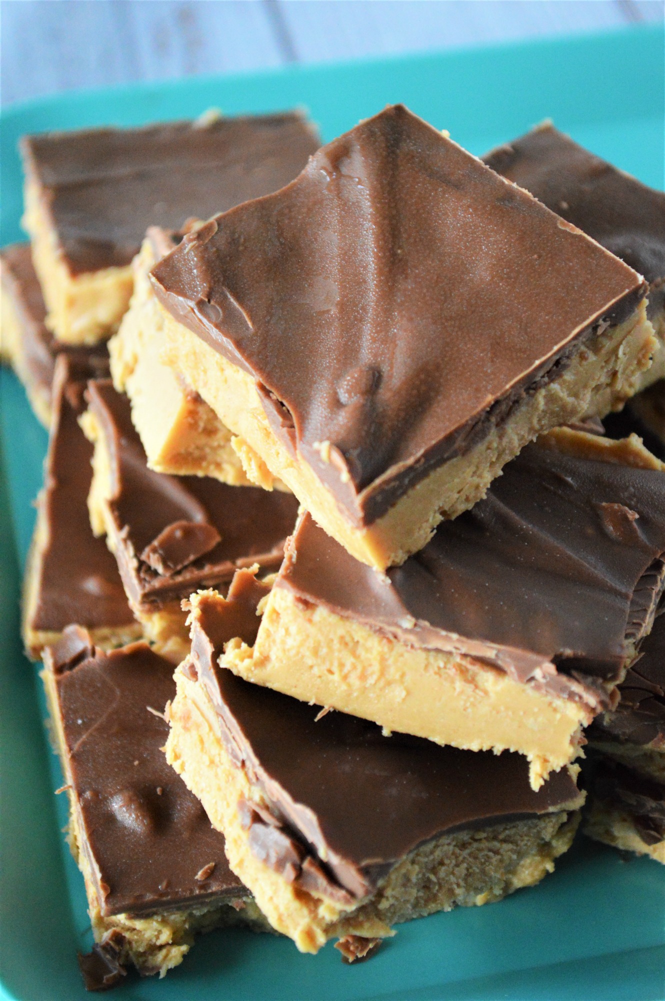 No Bake Keto Chocolate Peanut Butter Bars - Low Carb Snack