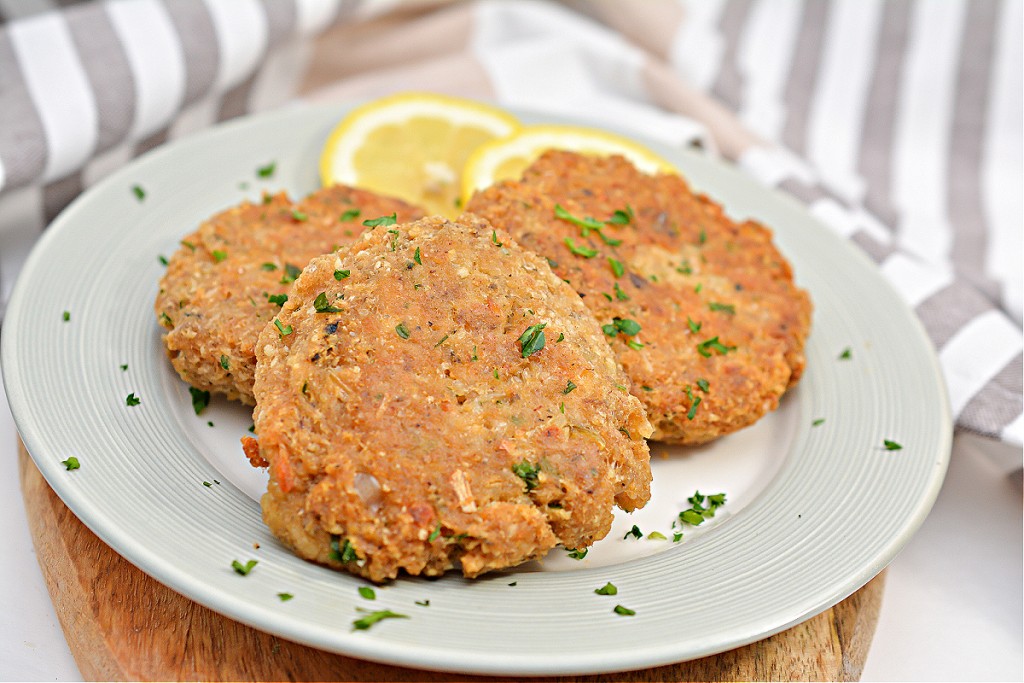 Keto Salmon Patties With Parmesan Cheese Easy Low Carb Lunch