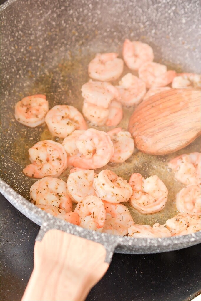 Creamy Keto Garlic Shrimp - Easy Keto Dinner Recipe