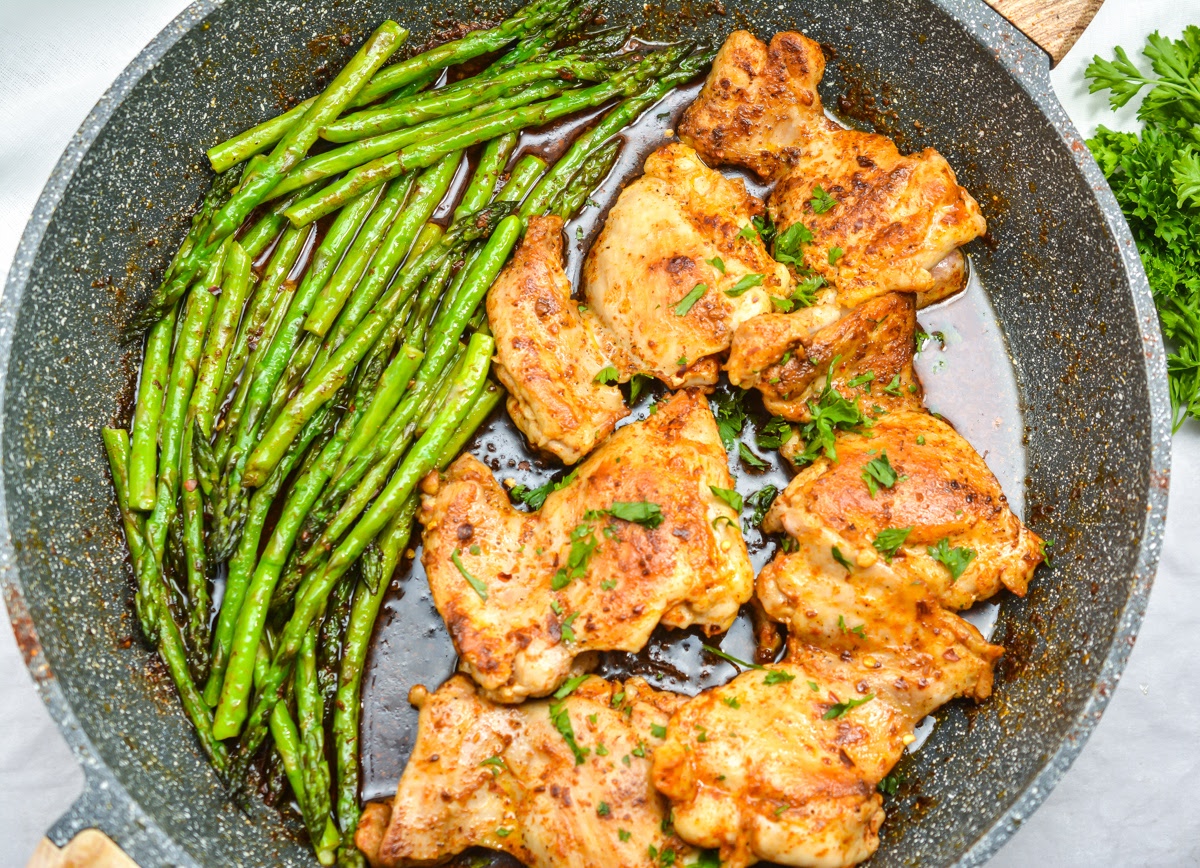 Keto Garlic Butter Chicken Thighs and Asparagus