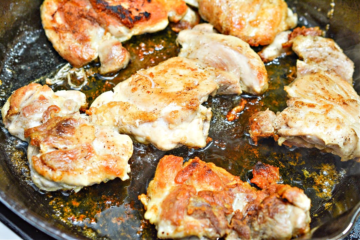 Keto Skillet Balsamic Tomato and Herb Chicken Thighs