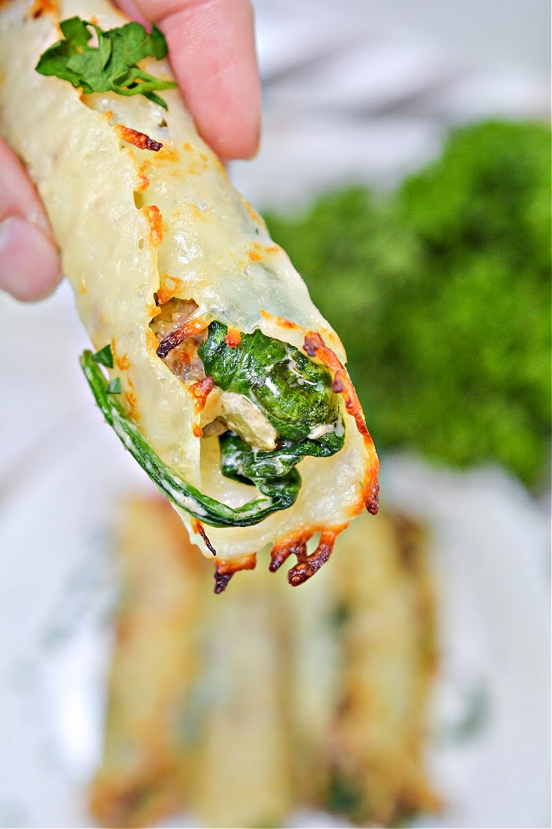 Keto Sausage and Spinach Roll-Ups