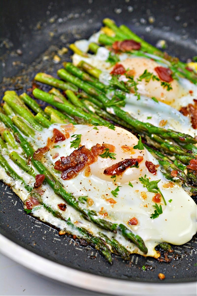 Keto Asparagus and Eggs With Warm Bacon Dressing