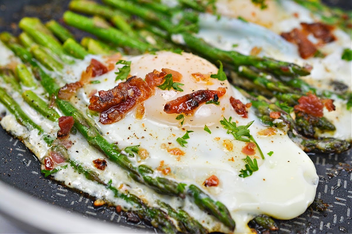 Keto Asparagus and Eggs With Warm Bacon Dressing