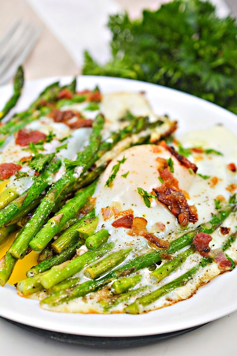Keto Asparagus and Eggs With Warm Bacon Dressing