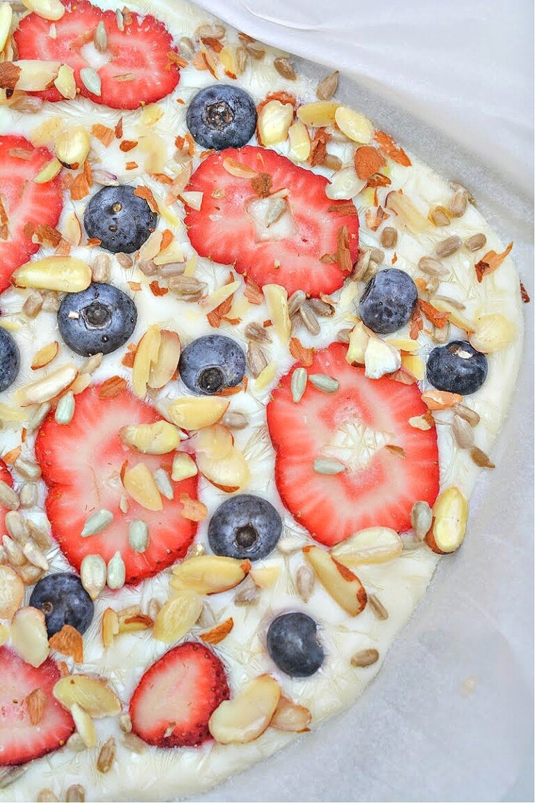 Keto Frozen Yogurt Bark With Berries