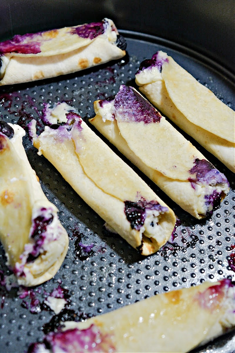 Baking Crispy Keto Blueberry Cream Cheese Roll-Ups in the air fryer