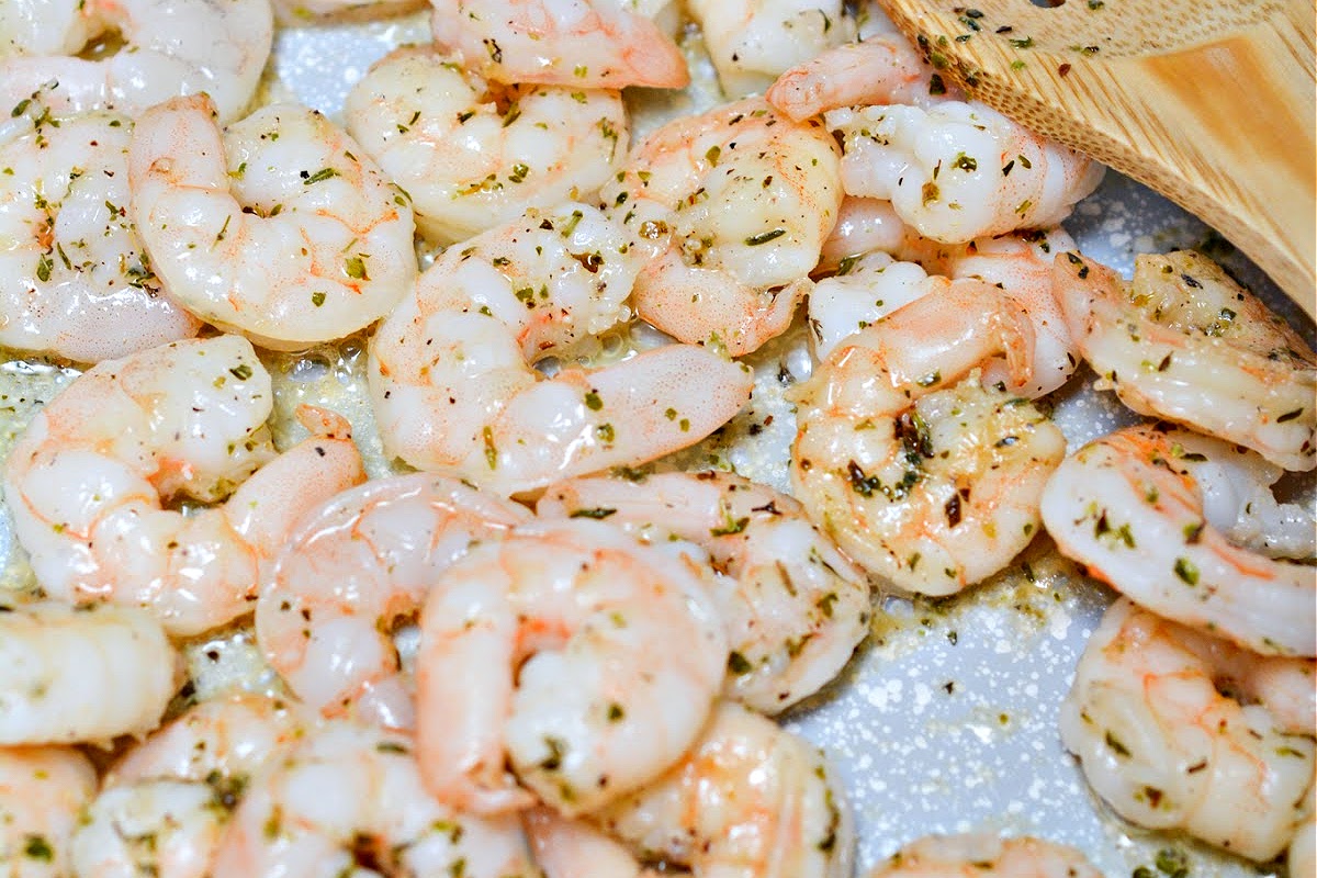 Shrimp in a skillet 