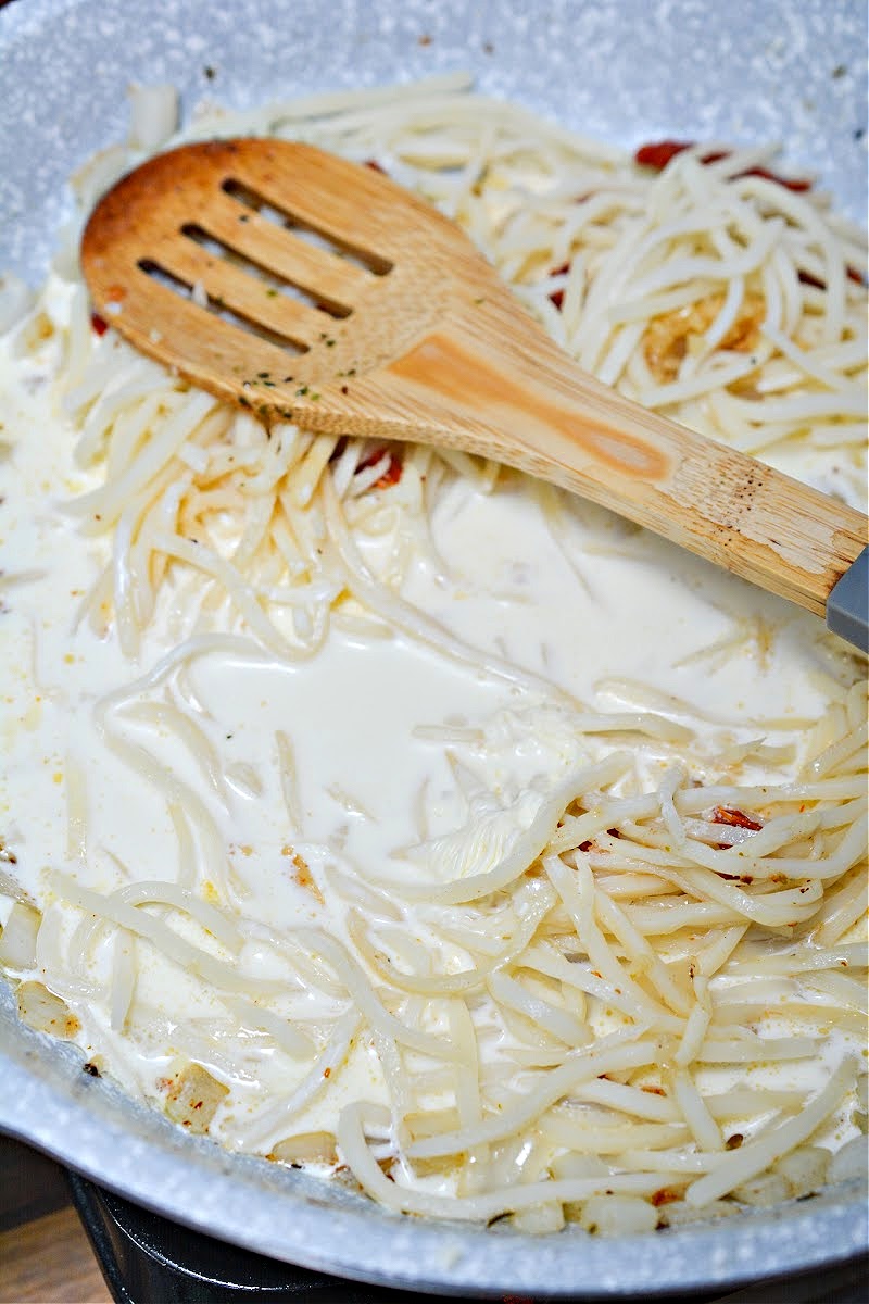Cooking noodles in cream