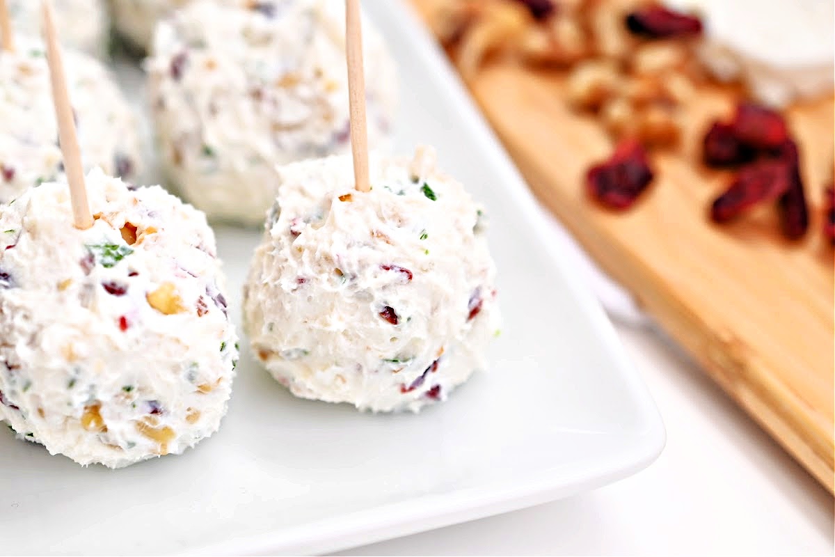 Low-Carb Cranberry and Walnut Goat Cheese Balls
