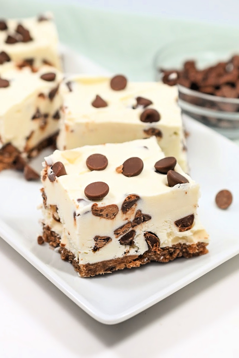 Low Carb Chocolate Chip Cheesecake Bars