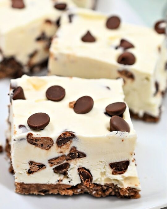 Low Carb Chocolate Chip Cheesecake Bars