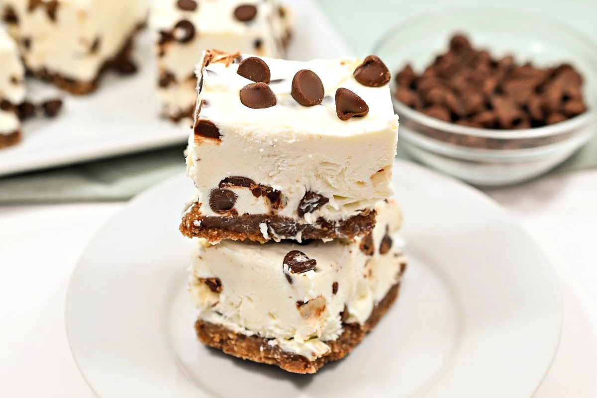 Low Carb Chocolate Chip Cheesecake Bars