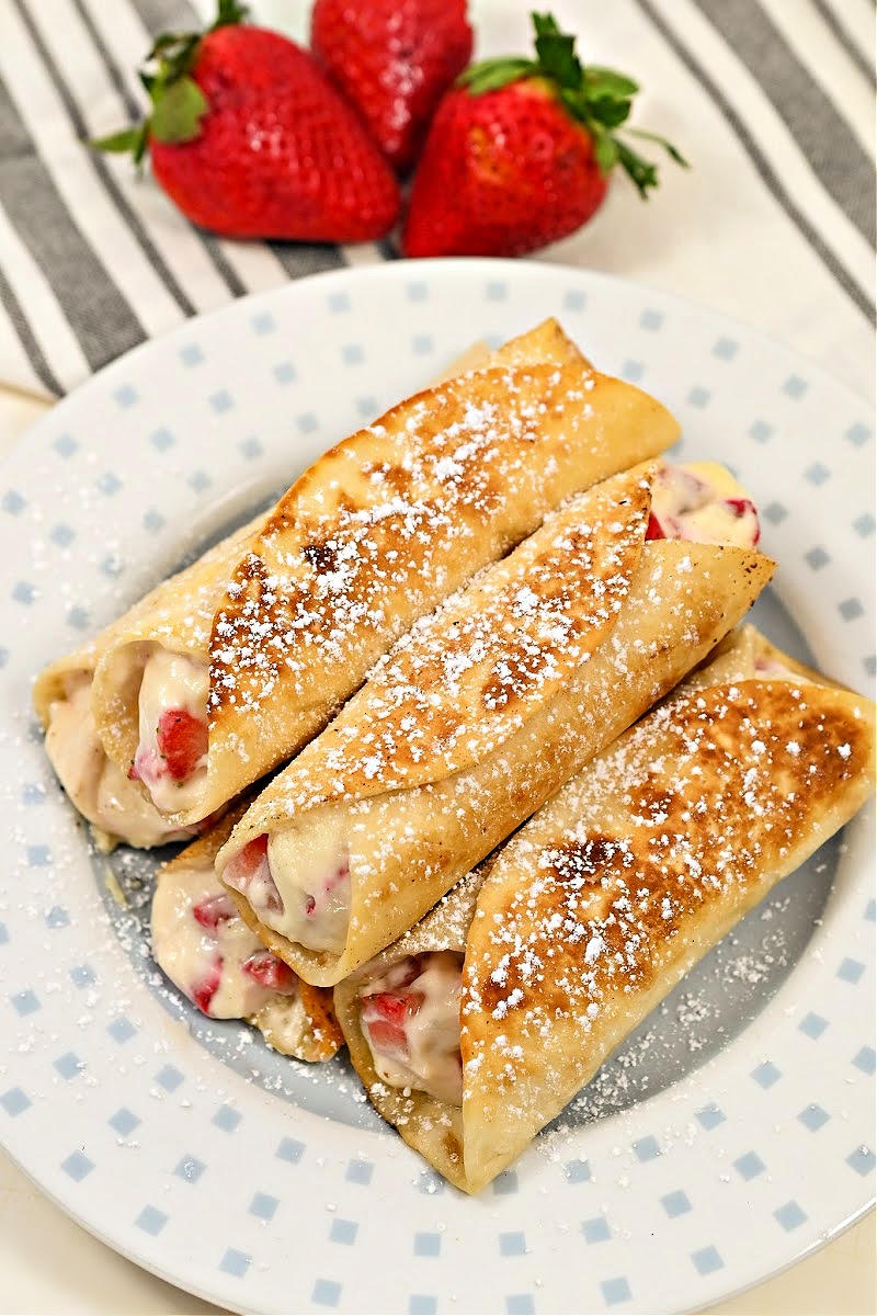 Keto Strawberry Cream Cheese Roll Ups