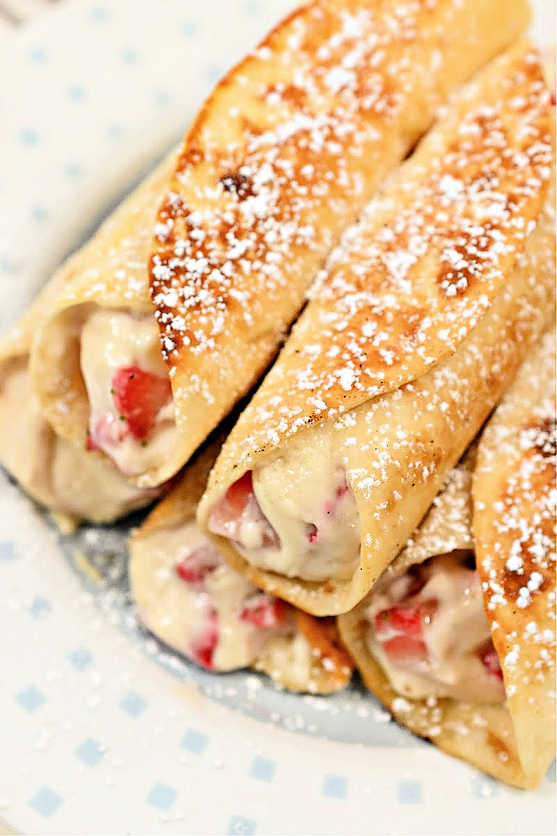 Keto Strawberry Cream Cheese Roll Ups