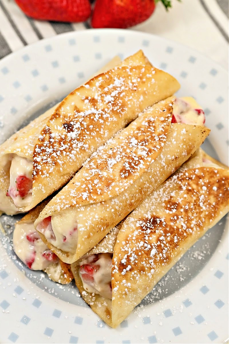 Keto Strawberry Cream Cheese Roll Ups