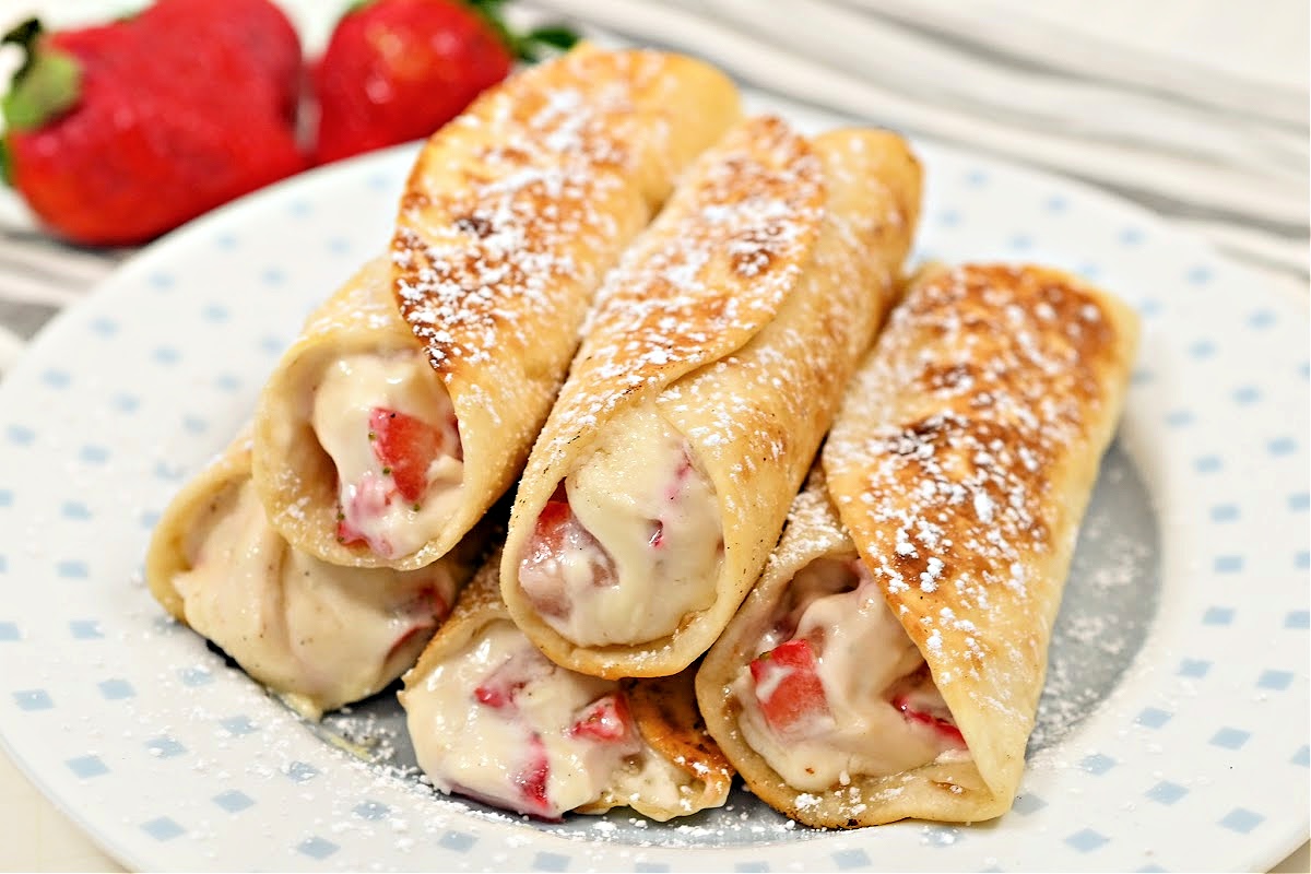 Keto Strawberry Cream Cheese Roll Ups