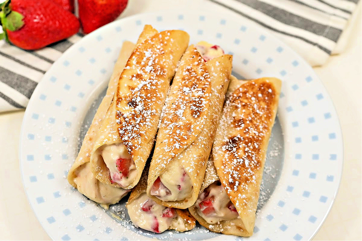 Keto Strawberry Cream Cheese Roll Ups