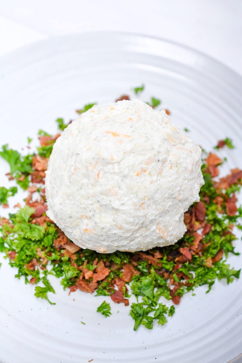 The cheese ball without the bacon on the outside