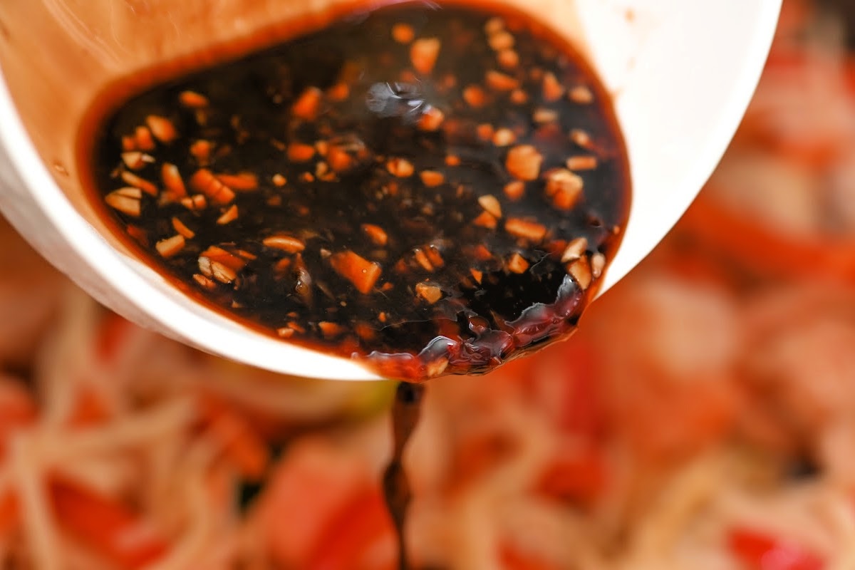 Adding the sauce to the noodles