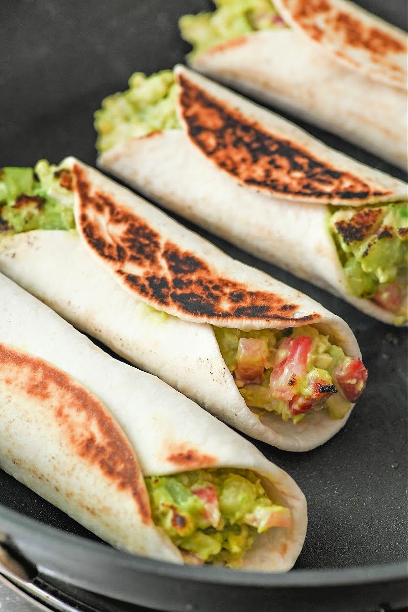 Keto Avocado Chicken Strawberry Salad Roll-Ups