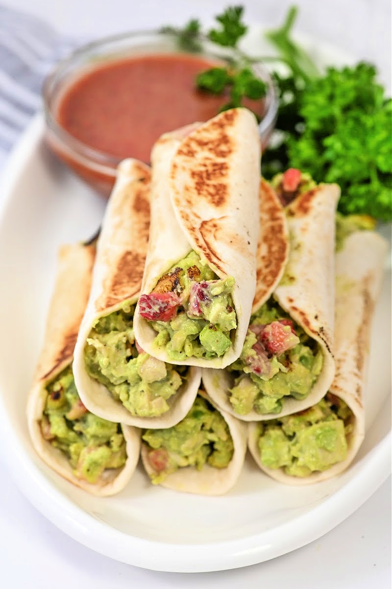 Keto Avocado Chicken Strawberry Salad Roll-Ups