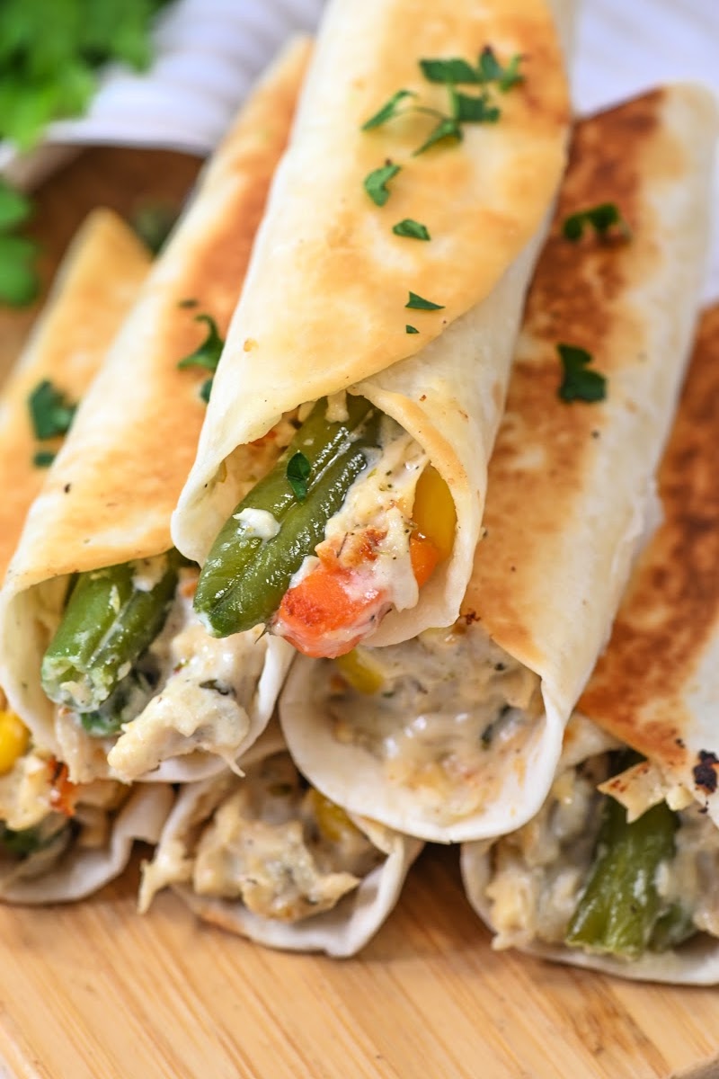 Low-Carb Crispy Chicken Pot Pie Roll-Ups