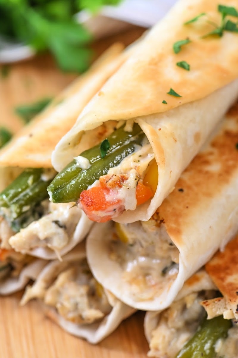 Low-Carb Crispy Chicken Pot Pie Roll-Ups