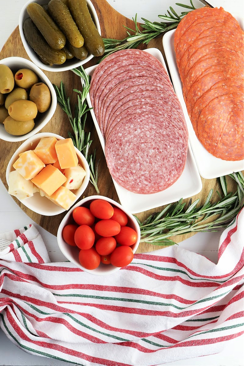 Low-Carb Charcuterie Wreath Ingredients