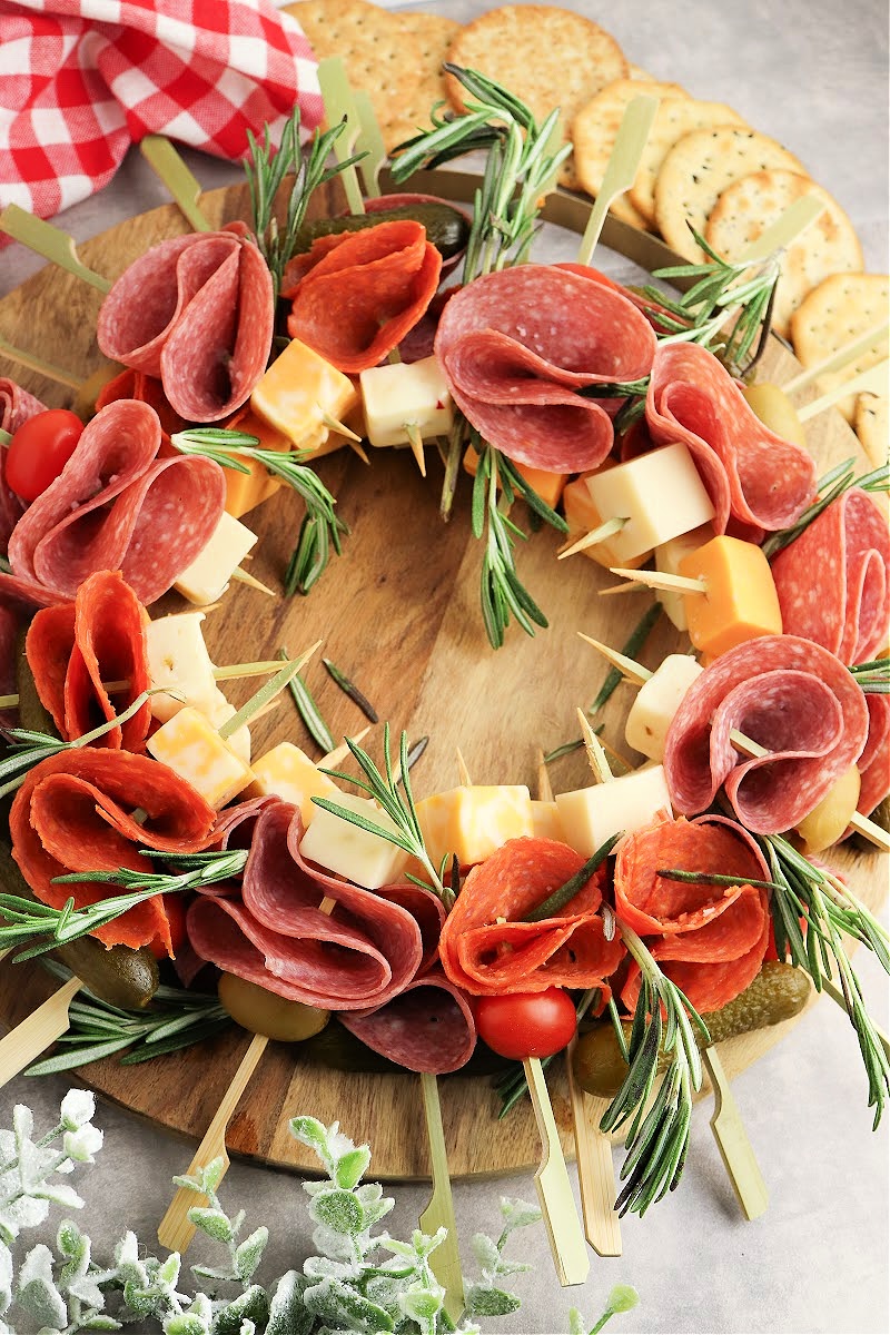 Low-Carb Charcuterie Wreath