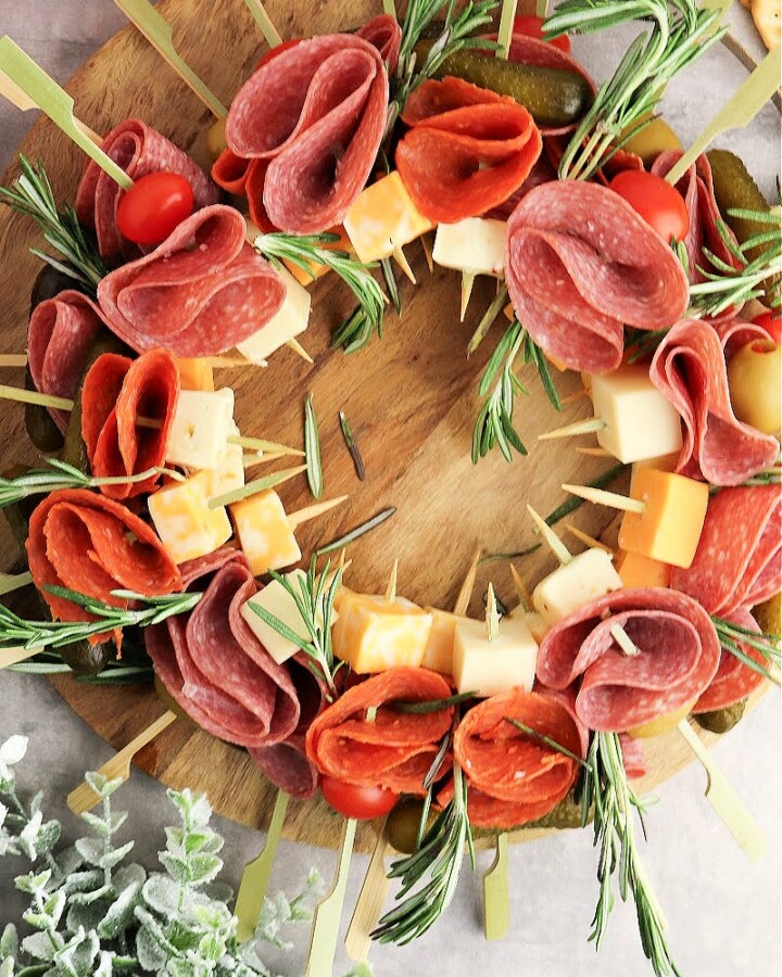 Low-Carb Charcuterie Wreath