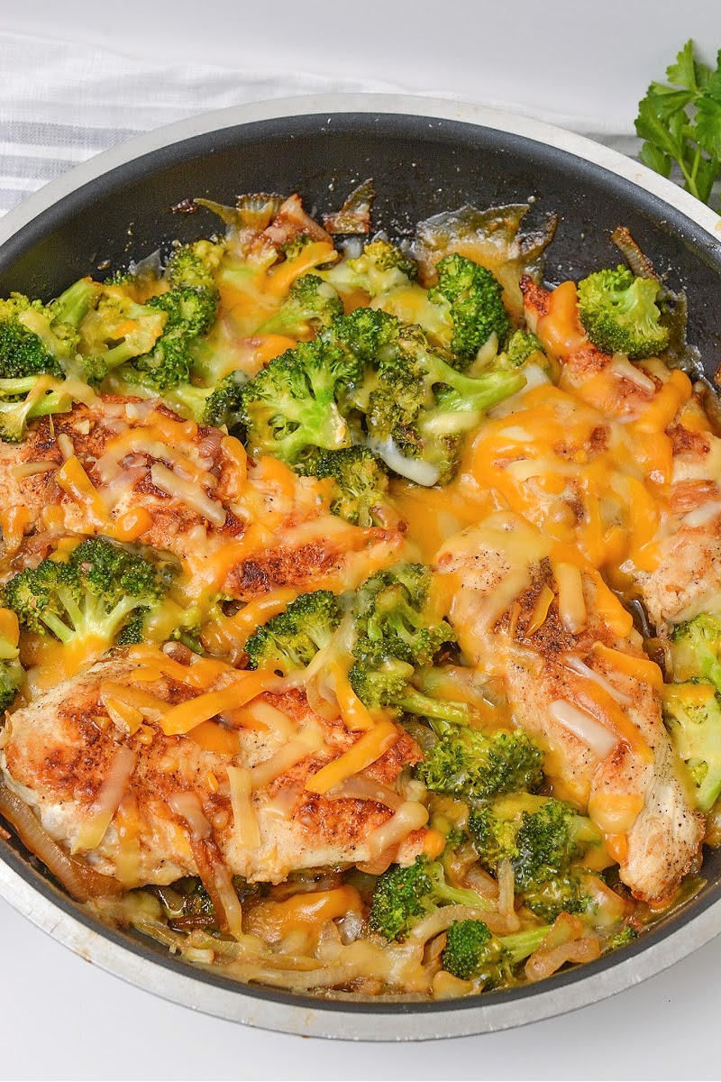 Keto French Onion Chicken And Broccoli Skillet