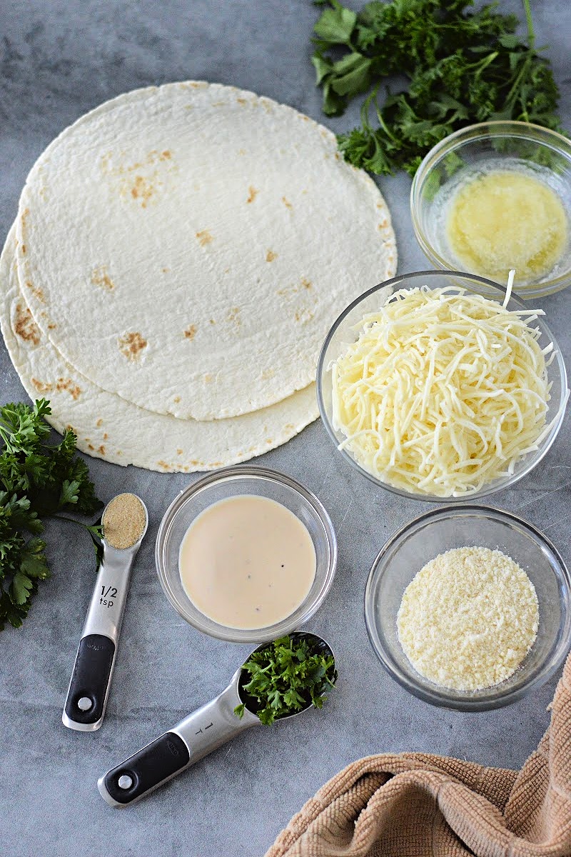 Keto Alfredo Cheesy Breadsticks
