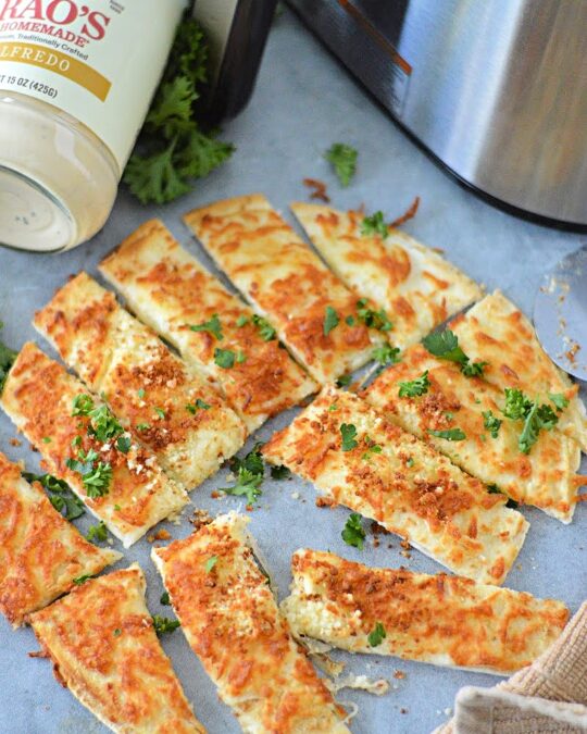 Keto Alfredo Cheesy Breadsticks