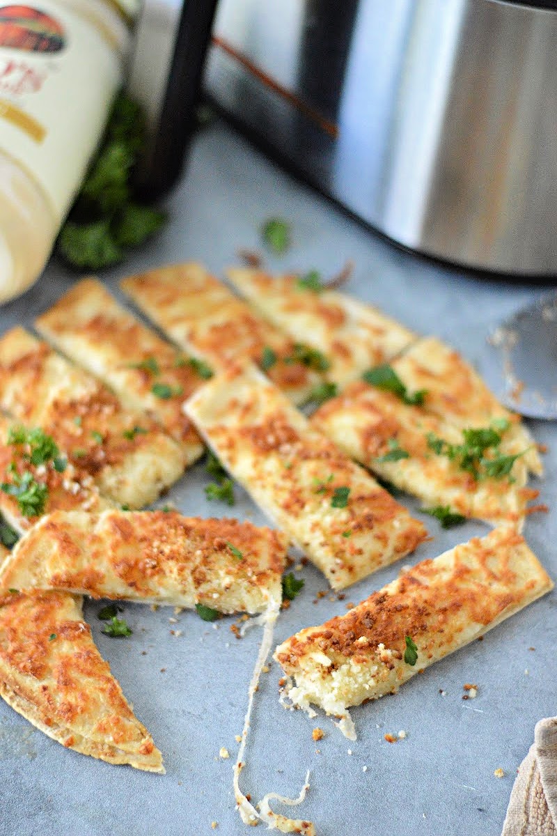 Keto Alfredo Cheesy Breadsticks