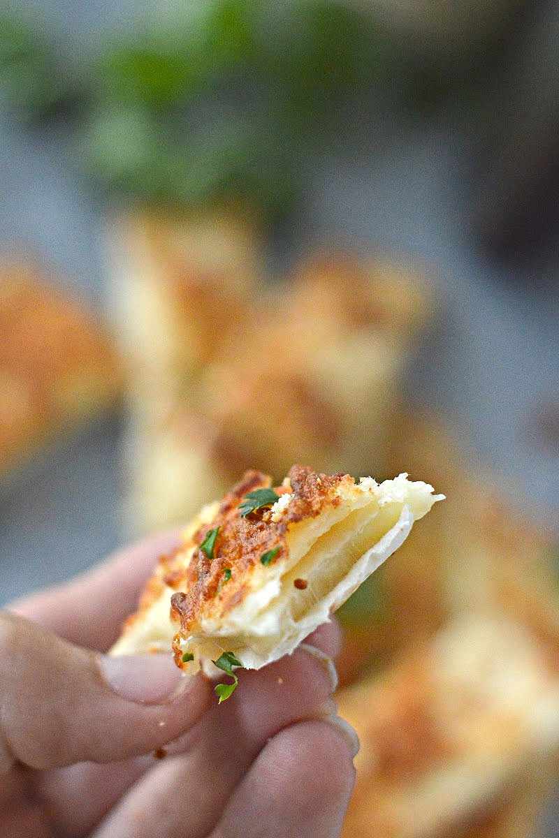 Keto Alfredo Cheesy Breadsticks