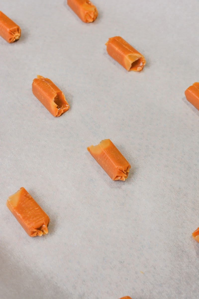 Melting keto caramels