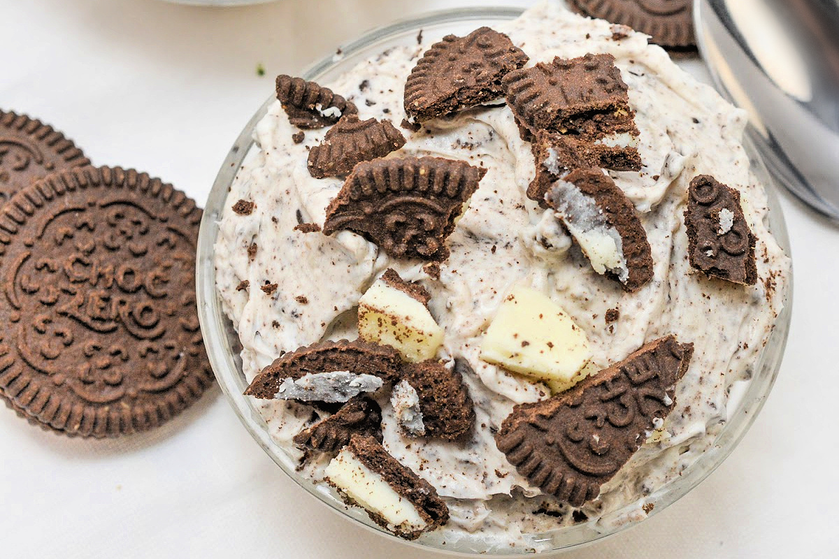 Low Carb Cookies and Cream Fluff