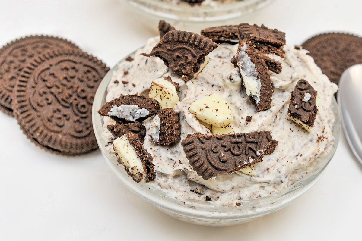 Low Carb Cookies and Cream Fluff