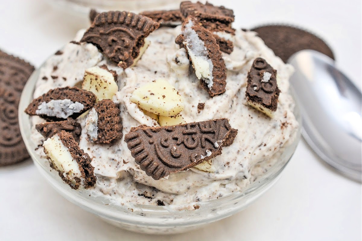 Low Carb Cookies and Cream Fluff
