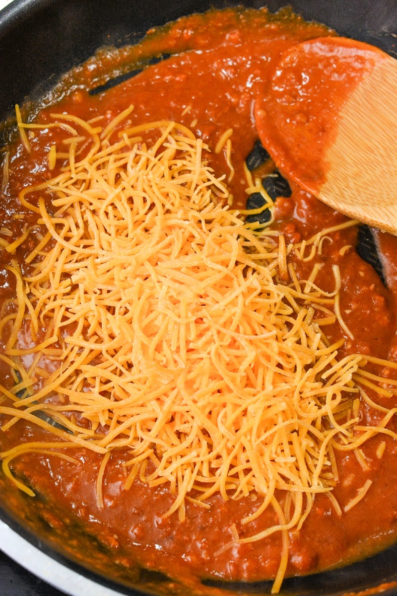 Adding cheddar cheese to the chili sauce