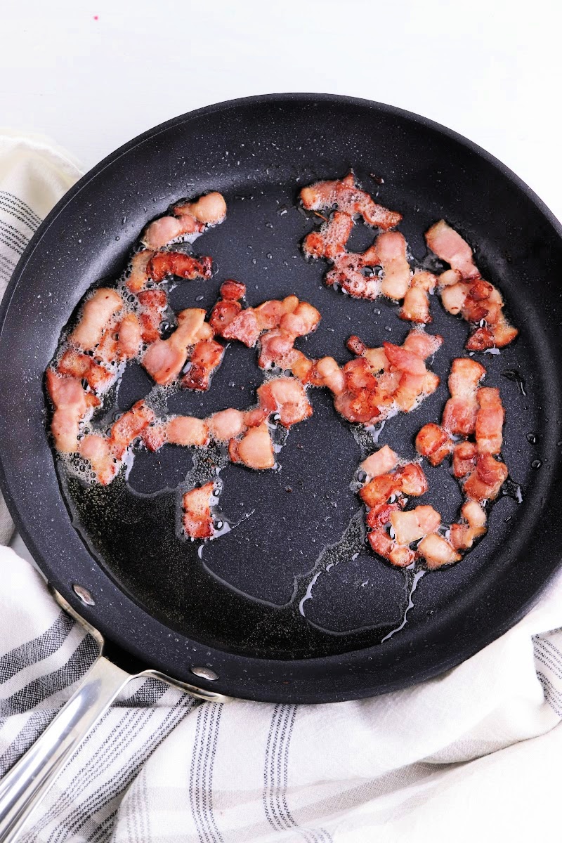 Cooking bacon in the skillet